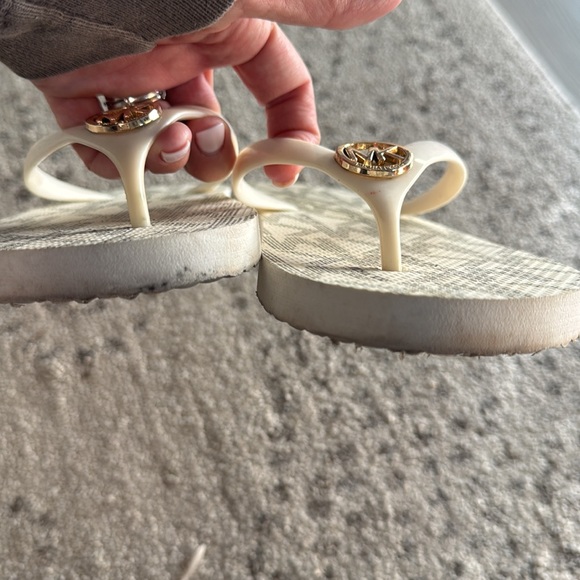 Michael Kors flip flops/ sandals , white with navy lettering logo, size 10 - Picture 2 of 6